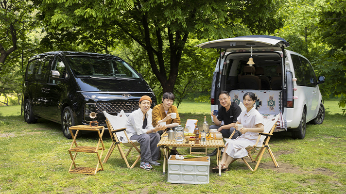 Hyundai design team with Staria 
