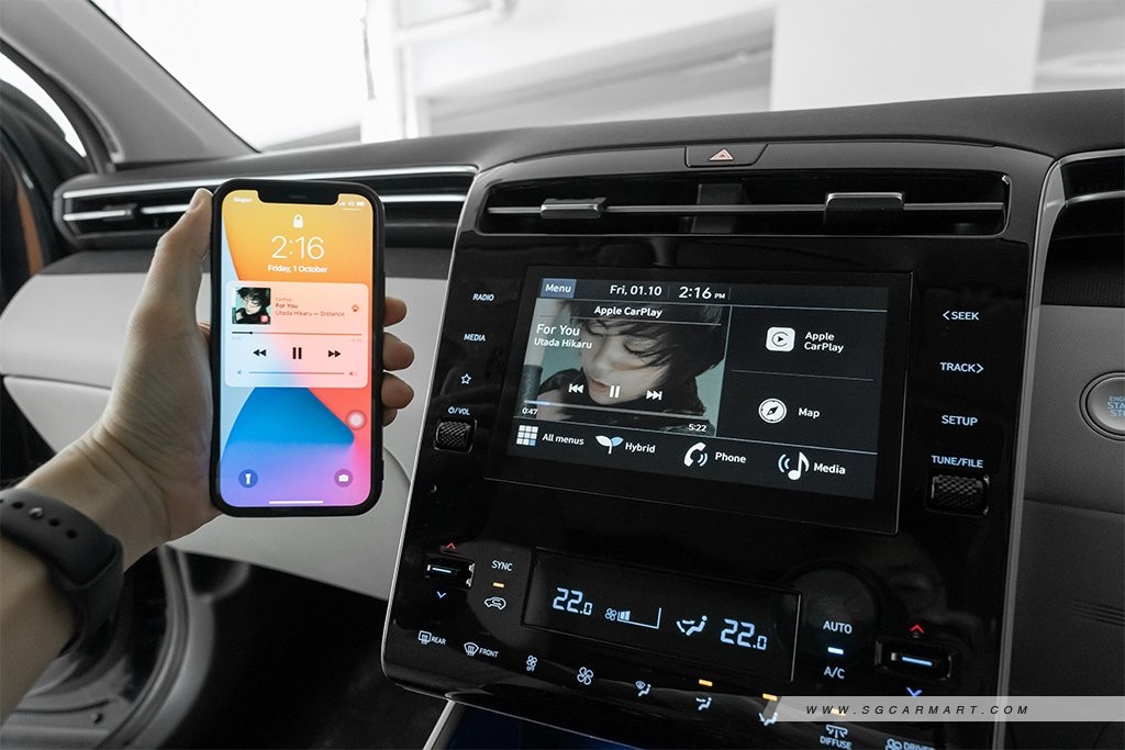 Hyundai Singapore TUCSON Hybrid infotainment connected to Apple CarPlay