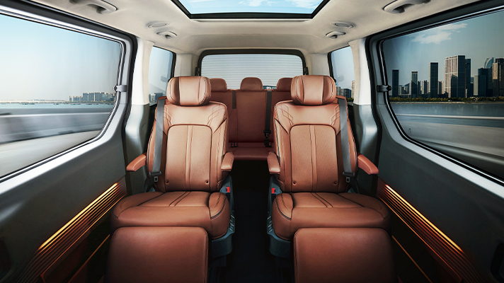 Hyundai Staria panoramic windows